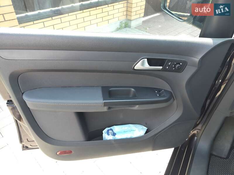 Минивэн Volkswagen Caddy 2011 в Луцке