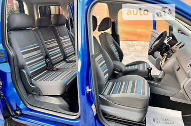 Минивэн Volkswagen Caddy 2011 в 