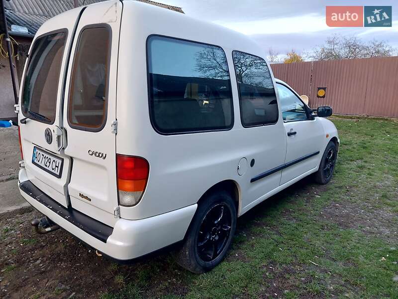 Пикап Volkswagen Caddy 2002 в Ужгороде