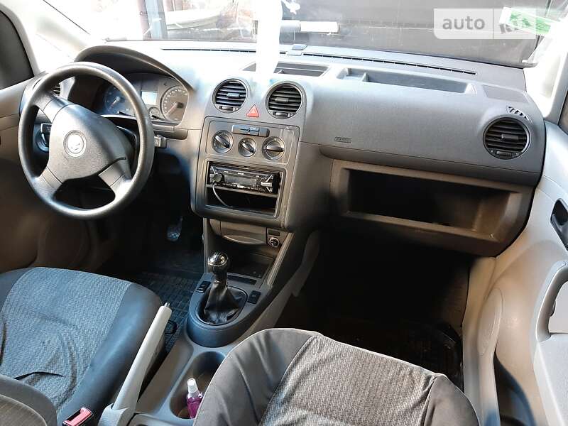 Минивэн Volkswagen Caddy 2010 в Киеве