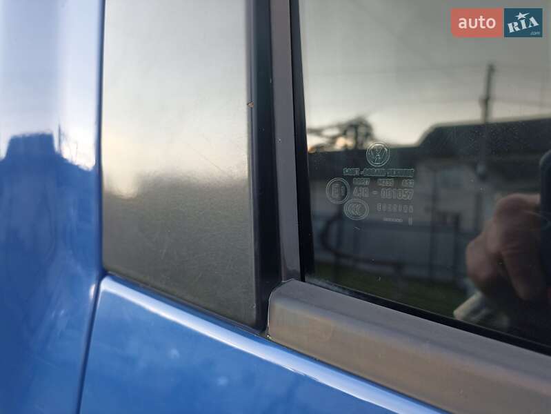 Мінівен Volkswagen Caddy 2011 в Чернівцях