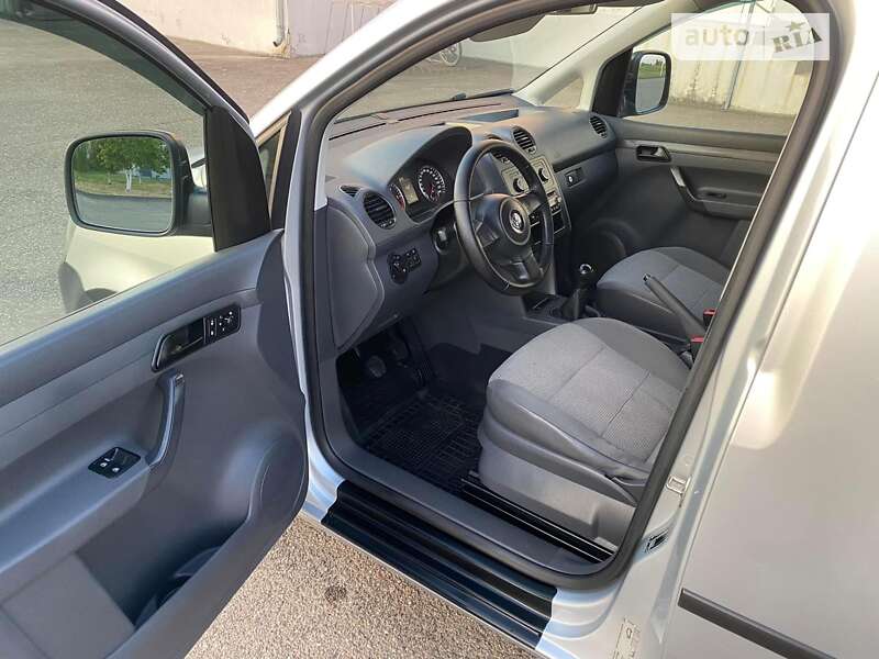 Минивэн Volkswagen Caddy 2011 в Иршаве