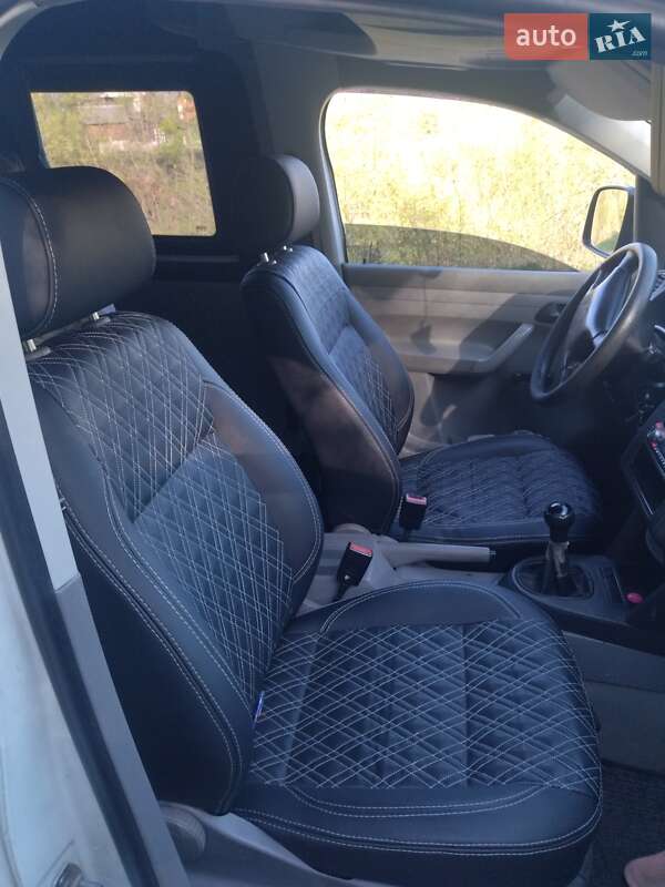 Минивэн Volkswagen Caddy 2004 в Тячеве