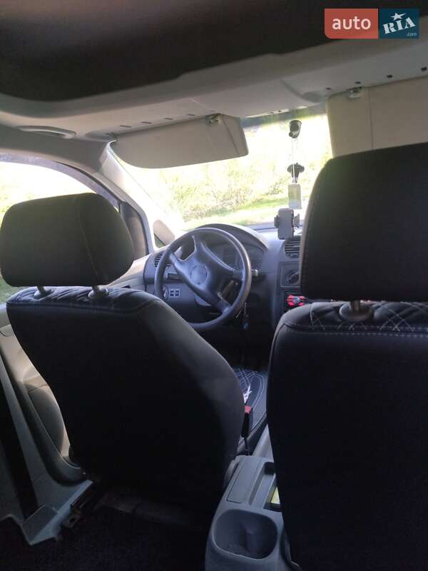 Минивэн Volkswagen Caddy 2004 в Тячеве