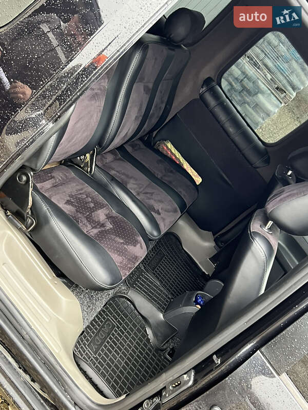 Минивэн Volkswagen Caddy 2011 в Черновцах