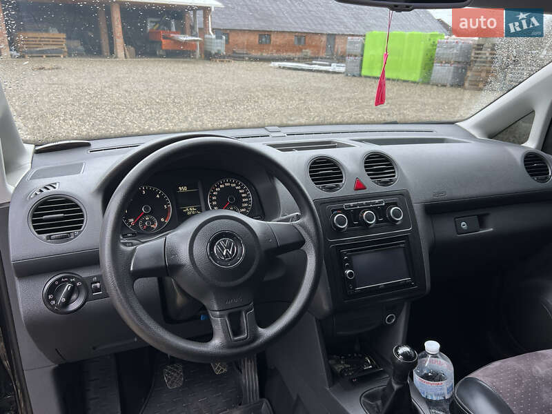 Минивэн Volkswagen Caddy 2011 в Черновцах