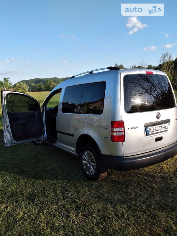 Минивэн Volkswagen Caddy 2011 в Иршаве