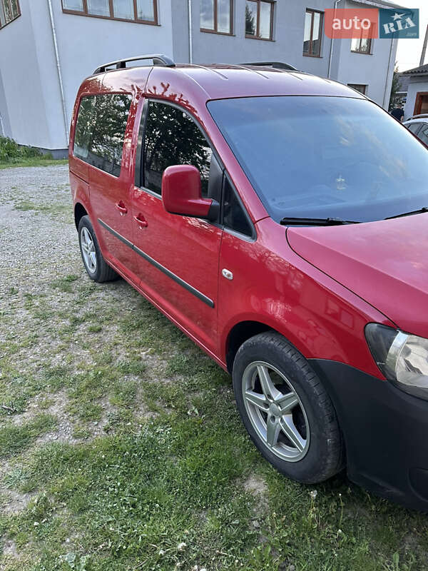 Минивэн Volkswagen Caddy 2010 в Вижнице