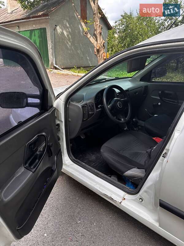 Мінівен Volkswagen Caddy 2002 в Теофіполі