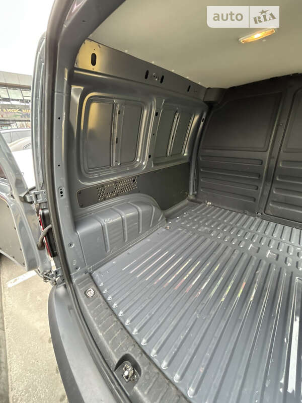 Грузовой фургон Volkswagen Caddy 2016 в Киеве