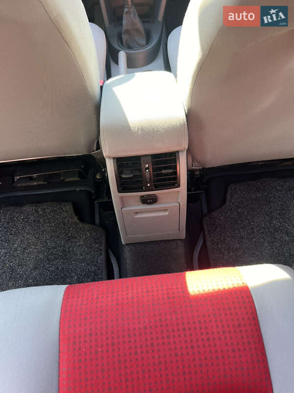 Минивэн Volkswagen Caddy 2009 в Киеве