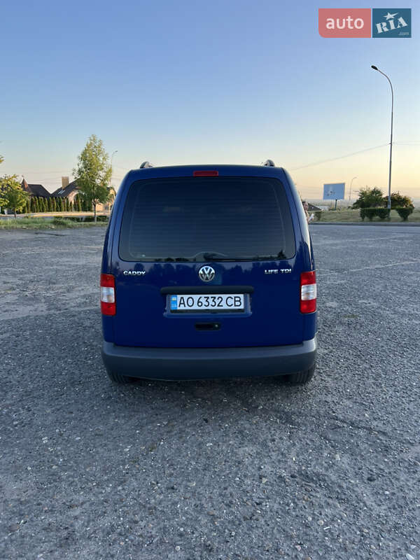 Минивэн Volkswagen Caddy 2010 в Вараше