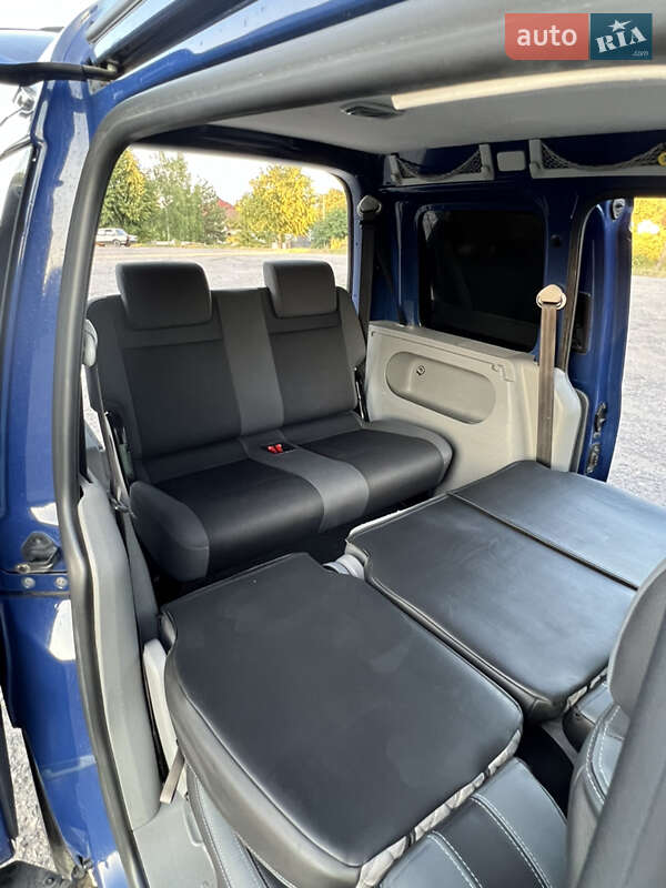 Минивэн Volkswagen Caddy 2010 в Вараше