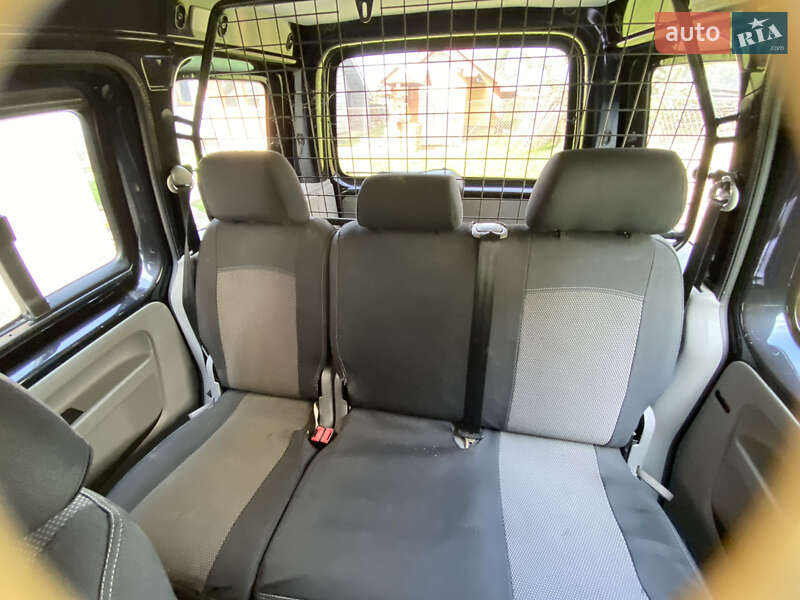 Минивэн Volkswagen Caddy 2008 в Отынии