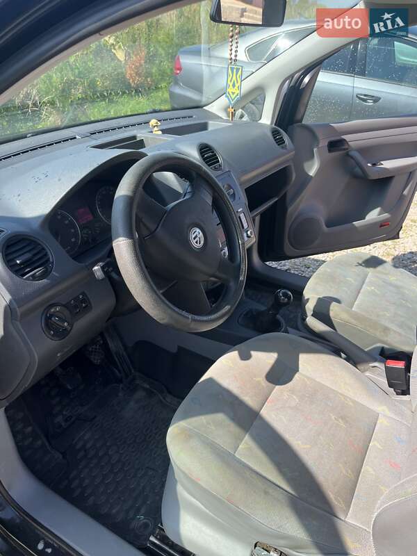 Минивэн Volkswagen Caddy 2006 в Комарному