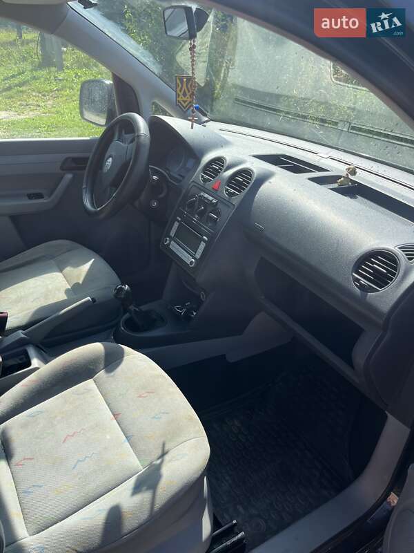 Минивэн Volkswagen Caddy 2006 в Комарному