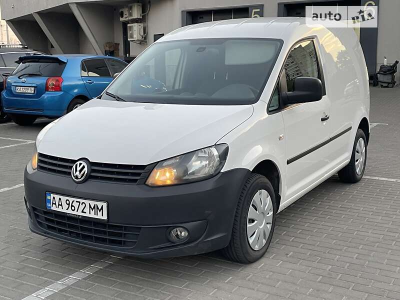 Грузовой фургон Volkswagen Caddy 2015 в Киеве