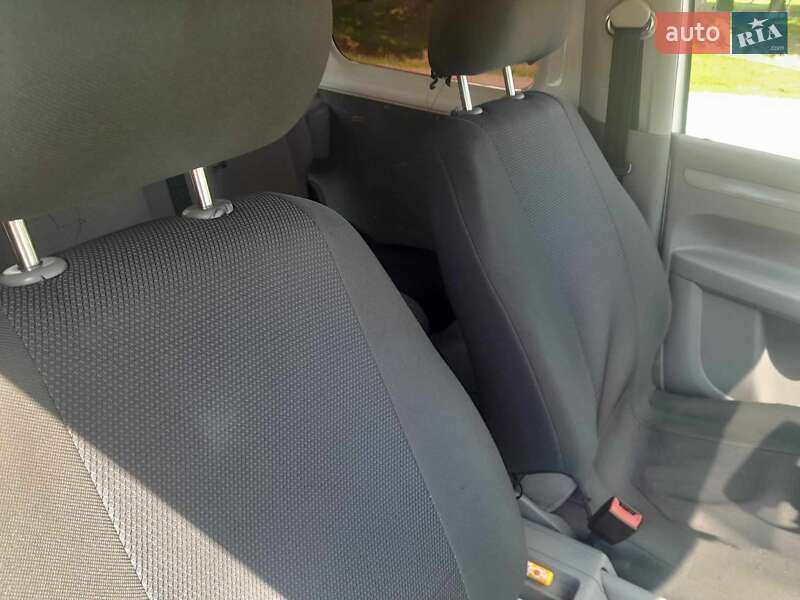 Минивэн Volkswagen Caddy 2005 в Рудки