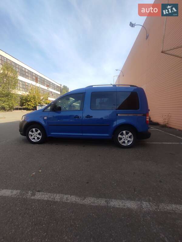 Минивэн Volkswagen Caddy 2011 в Киеве