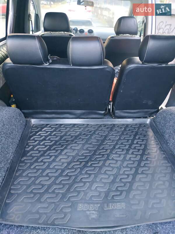 Мінівен Volkswagen Caddy 2010 в Києві