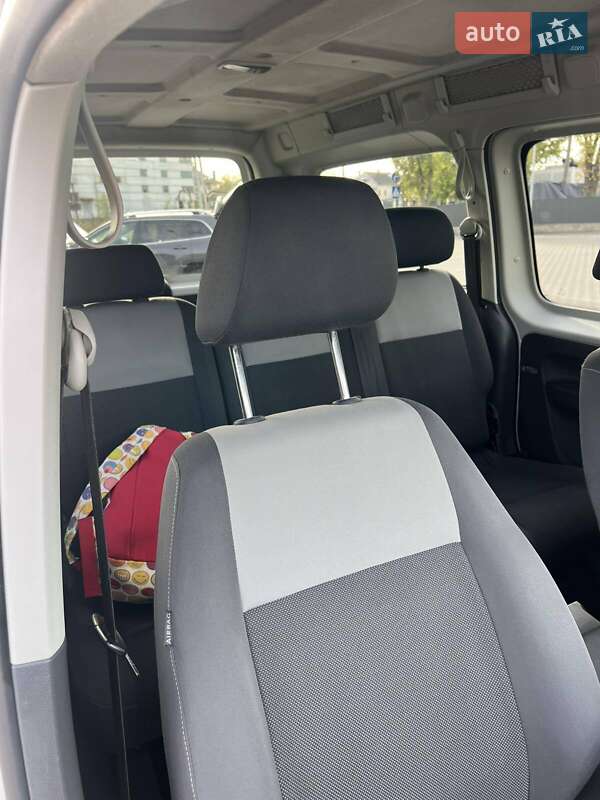 Минивэн Volkswagen Caddy 2011 в Сиховом