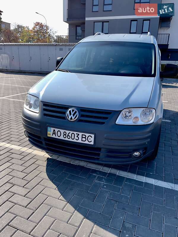 Минивэн Volkswagen Caddy 2010 в Ужгороде