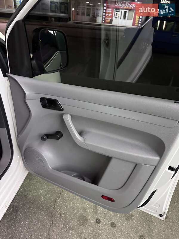 Минивэн Volkswagen Caddy 2006 в Решетиловке