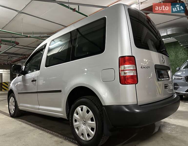 Минивэн Volkswagen Caddy 2011 в Киеве