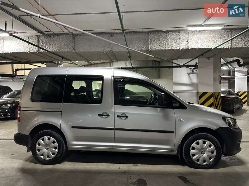 Минивэн Volkswagen Caddy 2011 в Киеве