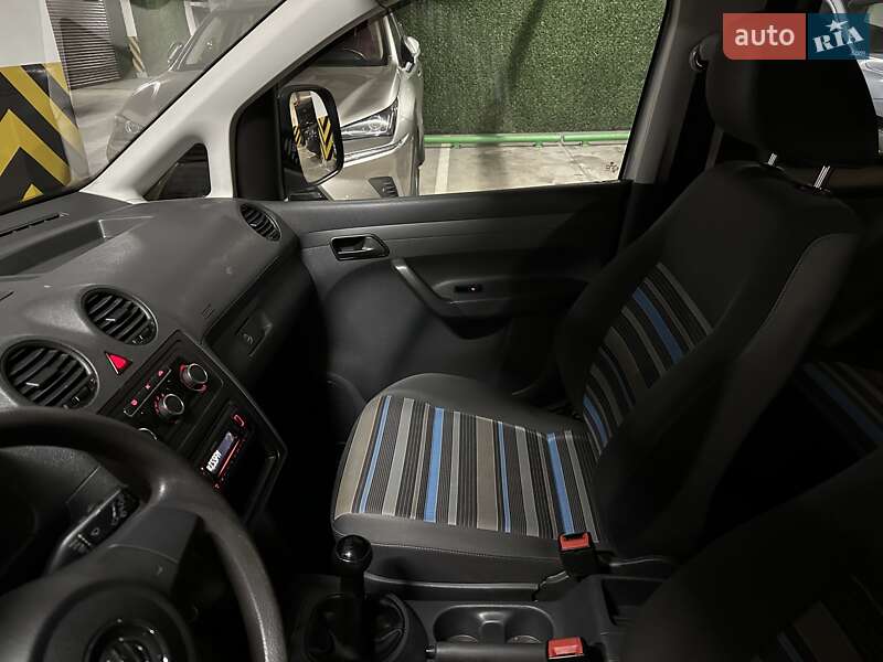 Минивэн Volkswagen Caddy 2011 в Киеве