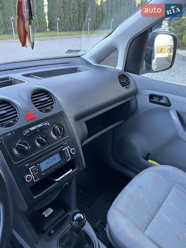 Вантажний фургон Volkswagen Caddy 2010 в Дунаївцях