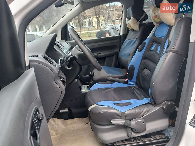Грузовой фургон Volkswagen Caddy 2011 в Николаеве