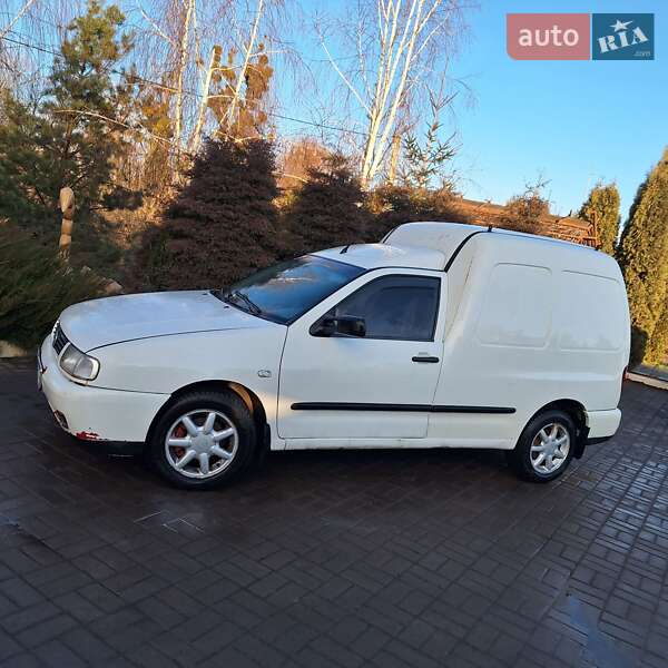 Грузовой фургон Volkswagen Caddy 2003 в 