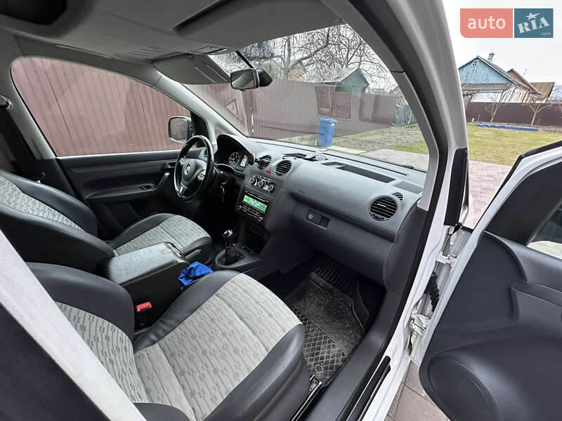 Грузопассажирский фургон Volkswagen Caddy 2013 в Костополе