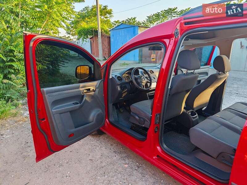 Мінівен Volkswagen Caddy 2014 в Запоріжжі