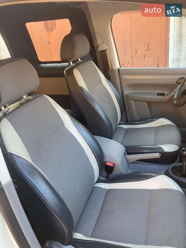 Минивэн Volkswagen Caddy 2010 в Южноукраинске