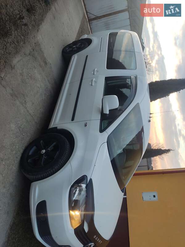 Мінівен Volkswagen Caddy 2011 в Хусті