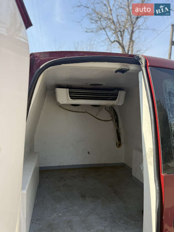 Рефрижератор Volkswagen Caddy 2009 в Сваляві