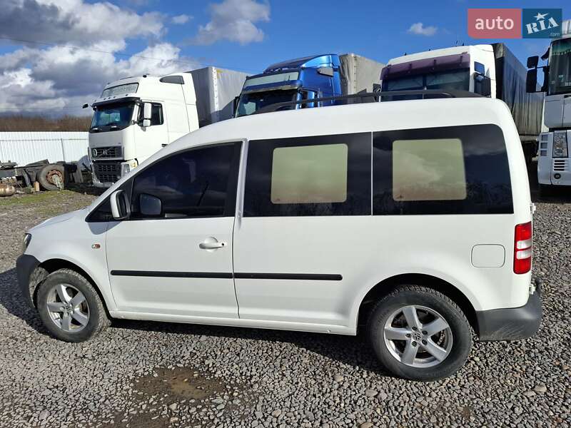 Вантажний фургон Volkswagen Caddy 2015 в Іршаві