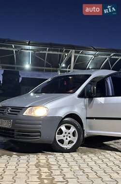 Грузовой фургон Volkswagen Caddy 2005 в Черновцах