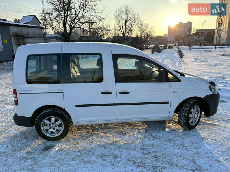 Минивэн Volkswagen Caddy 2011 в Киеве