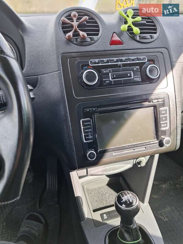 Мінівен Volkswagen Caddy 2011 в Томашполі