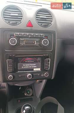 Грузопассажирский фургон Volkswagen Caddy 2010 в 