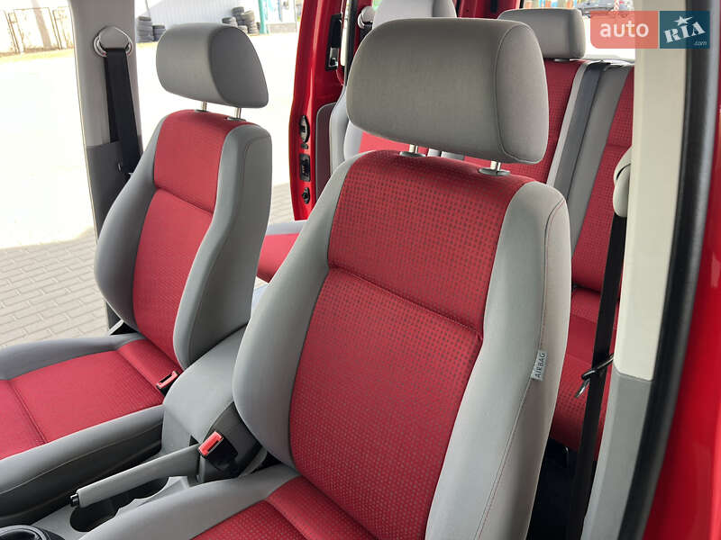 Минивэн Volkswagen Caddy 2010 в Житомире