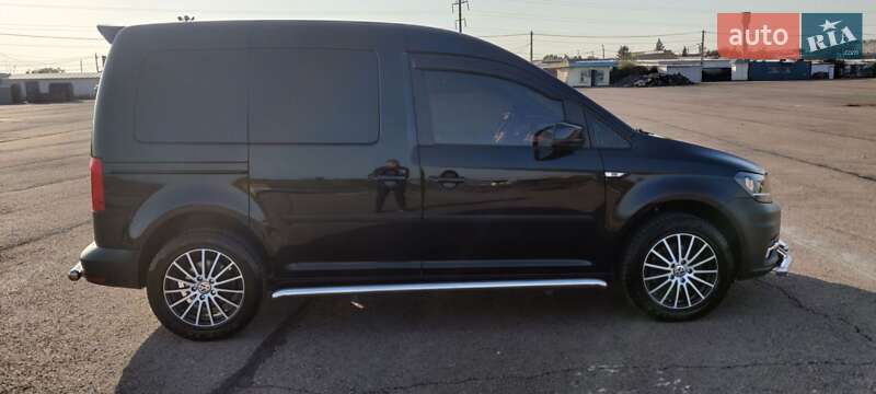 Минивэн Volkswagen Caddy 2016 в Ужгороде