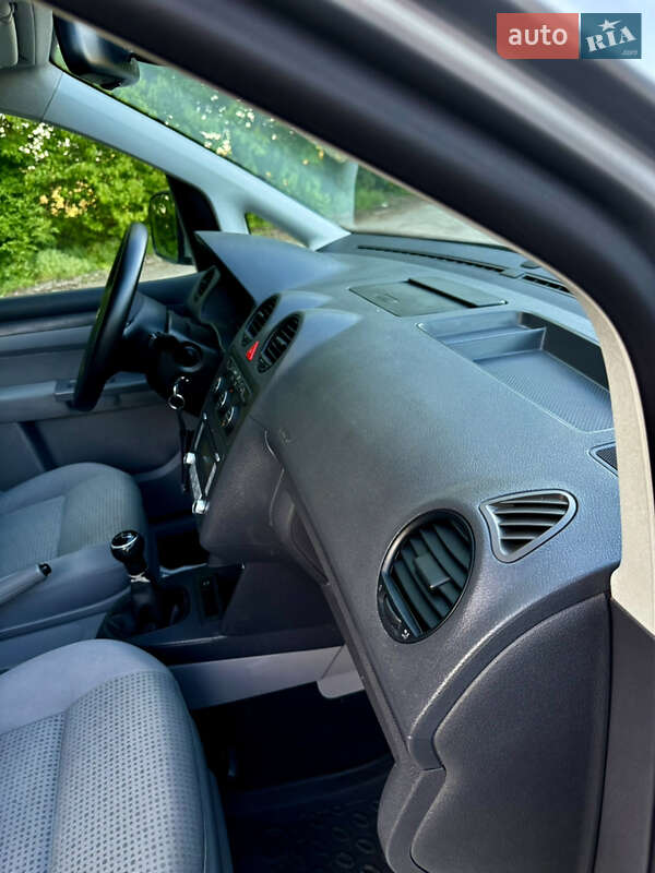 Минивэн Volkswagen Caddy 2009 в Шепетовке