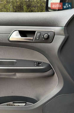 Минивэн Volkswagen Caddy 2011 в 