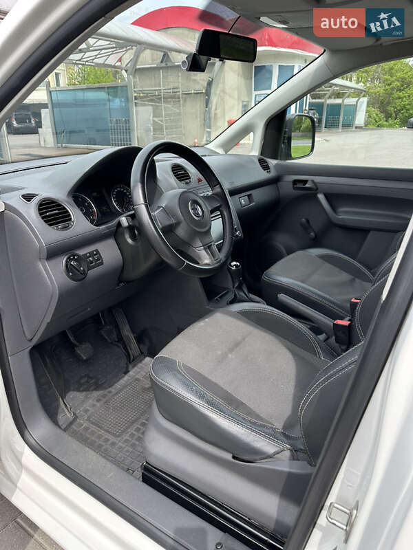 Минивэн Volkswagen Caddy 2014 в Киеве