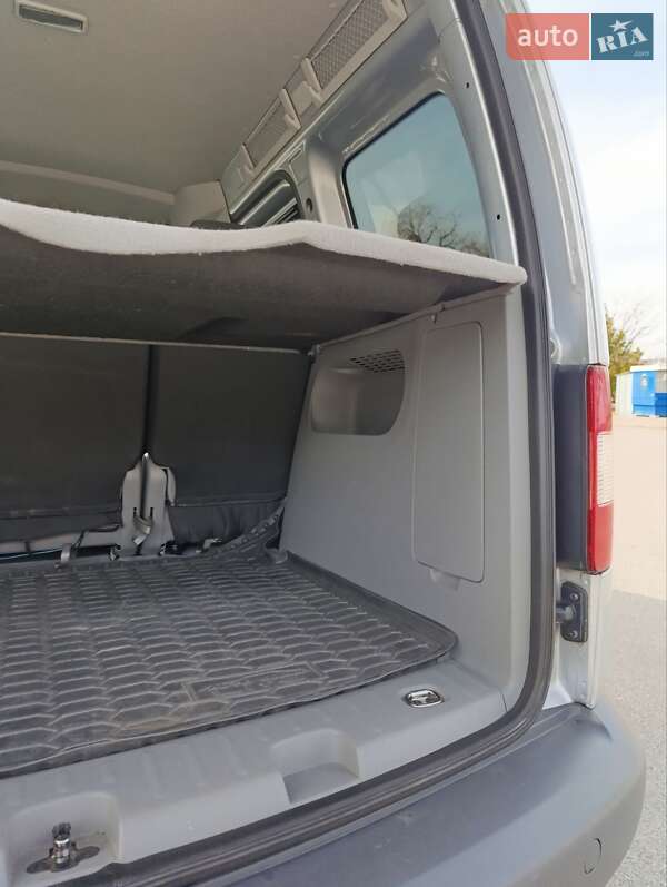 Мінівен Volkswagen Caddy 2009 в Києві