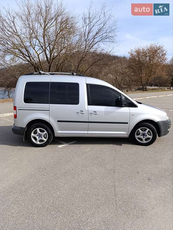 Мінівен Volkswagen Caddy 2009 в Києві